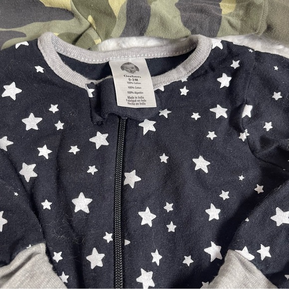 Gerber baby brand | 0-3 M baby boy footies bundle - Picture 3 of 9